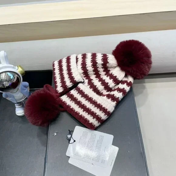 Moncler Red and white pom pom beanie - Picture 2 of 6